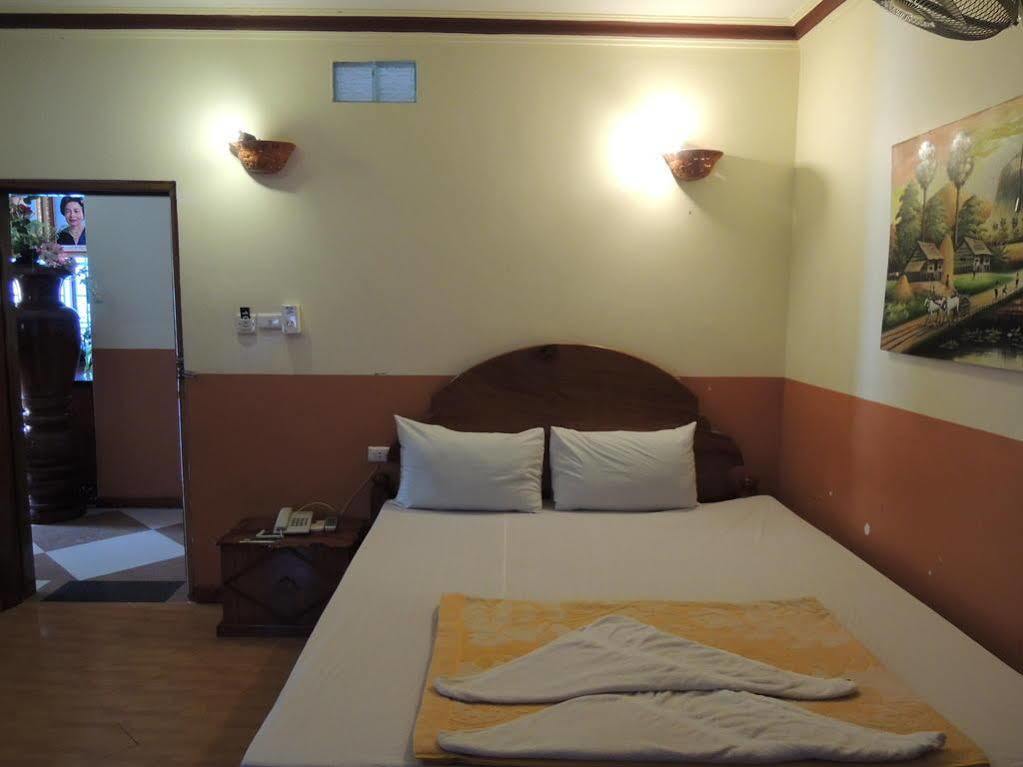 Thy Ny Hotel Battambang Exterior photo